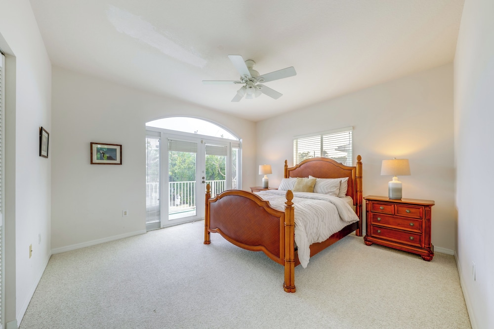 Spacious Canal-front Home: Florida Keys Gem