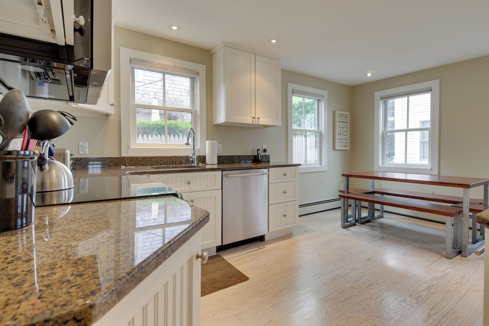 Walk to Beach: Gem w/ Patio & BBQ in Provincetown