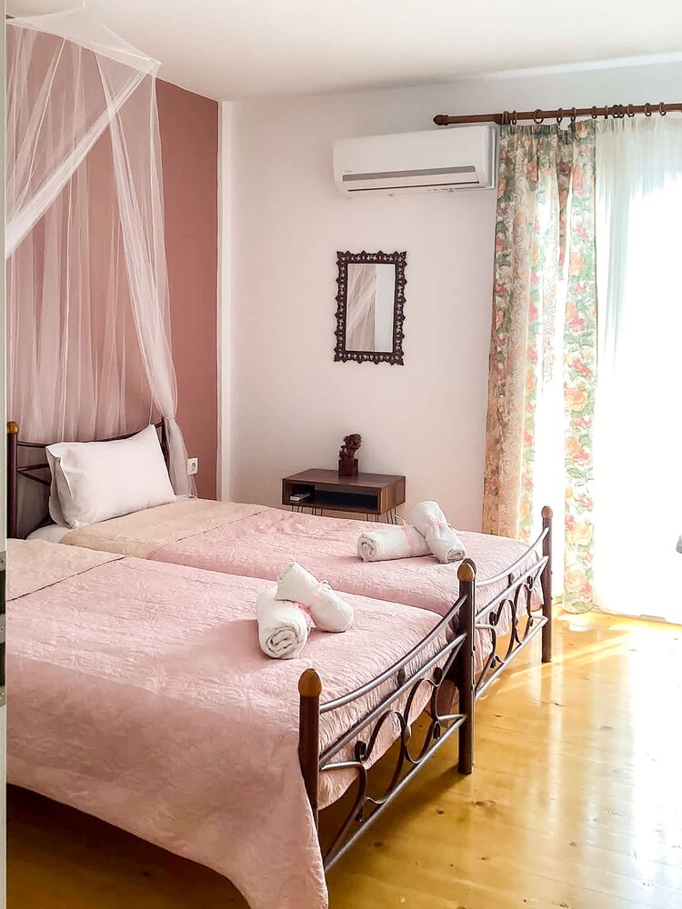 Dinas Apartment - Alonnisos Summer Haven
