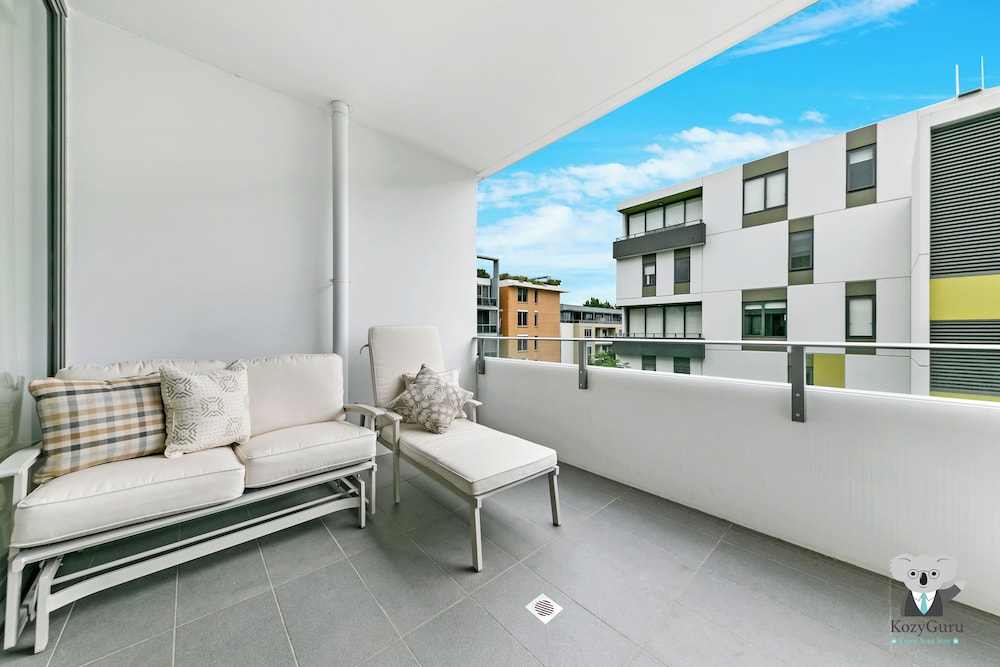 Kozyguru | Mascot | 2Bed 2Bath-Free Double-Parking