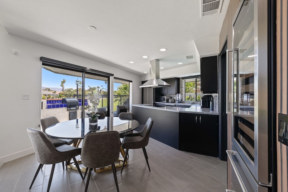 Edgy House Pool Hot Tub and Golf Course Views