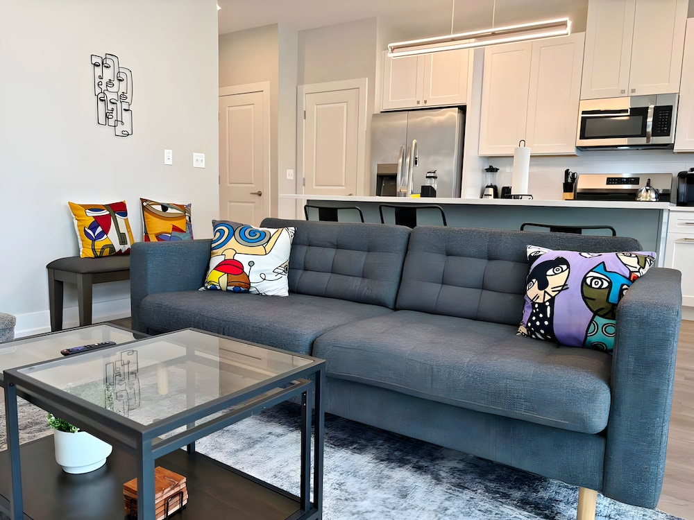 4BR Townhouse with Parking - WV rep 3