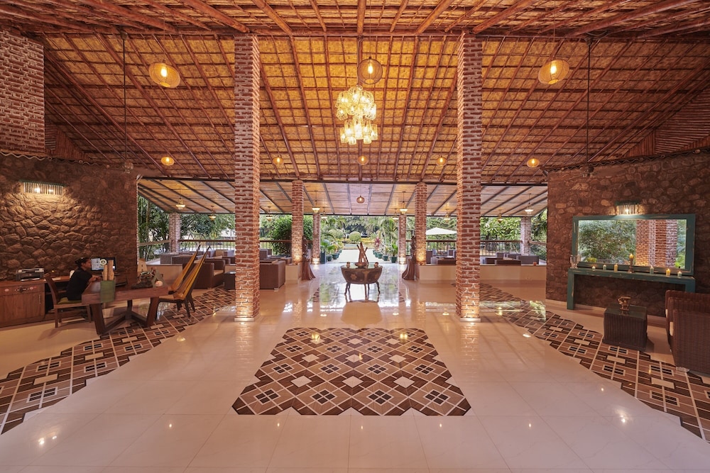 Aacorn Hideaway Resort & Spa