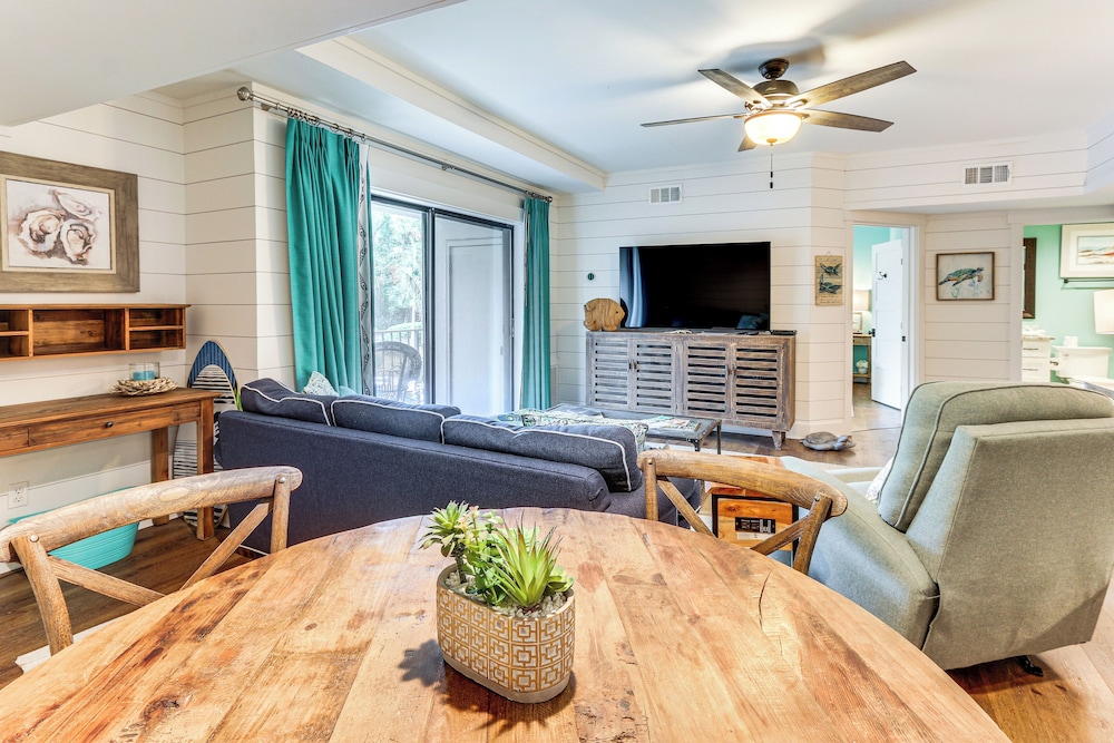Easy Beach Access! Walkable Hilton Head Condo