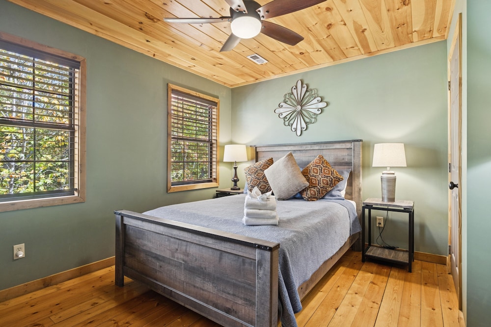 The Wild Life 2 Bedroom Cabin
