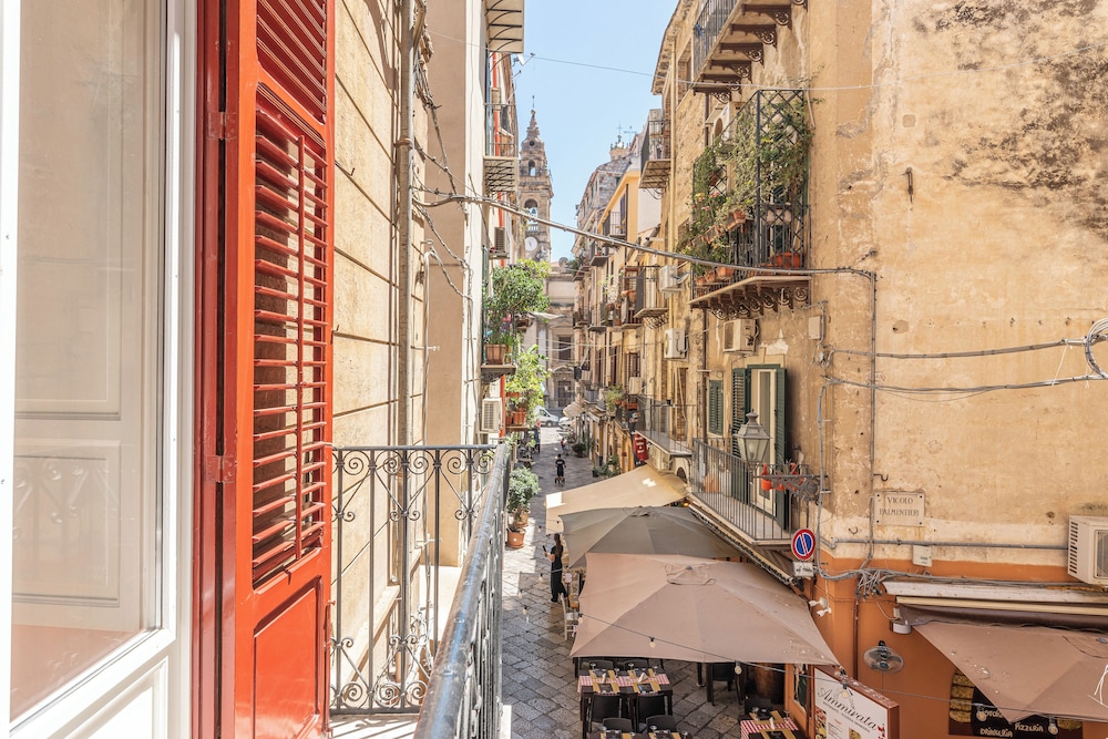 Il Cortile degli Aragonesi by Wonderful Italy