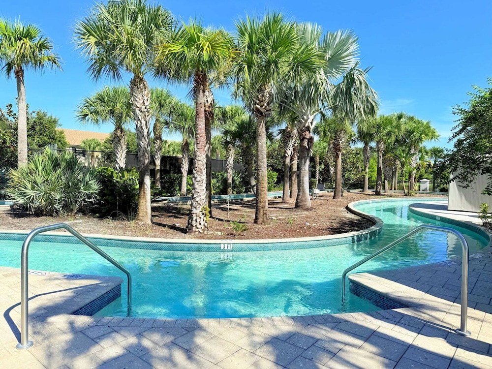 Family Villa in Windsor Lazy River BBQ Pool