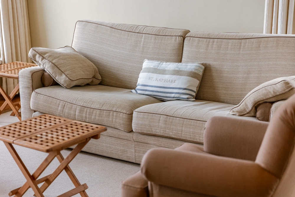 Huswell - Stunning Views Prime Location