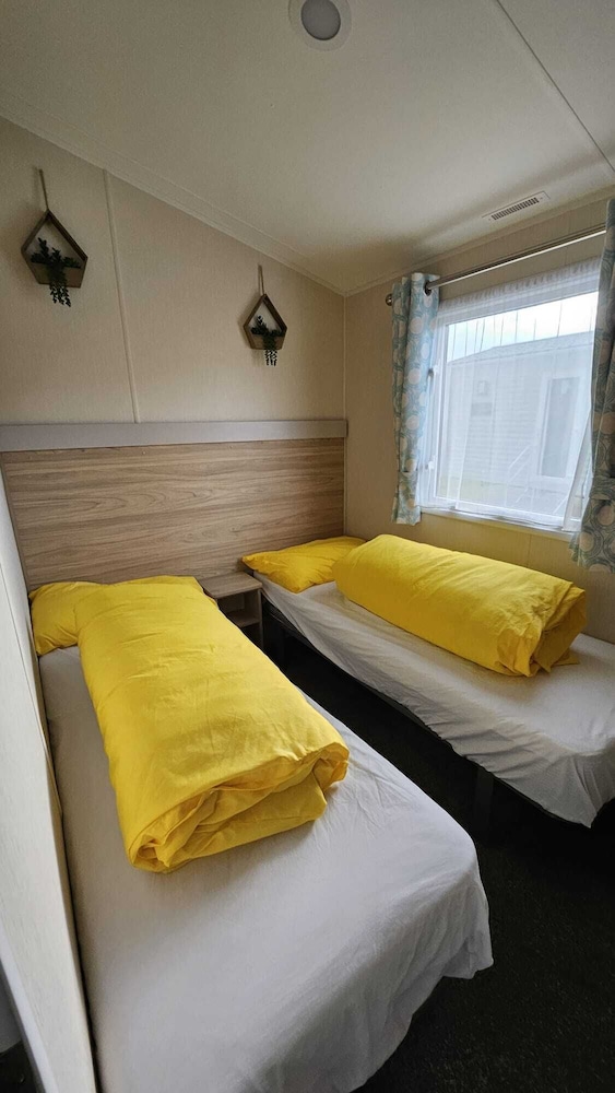 Pura Vida-stunning 2-bed Caravan in Clacton-on-sea view 4