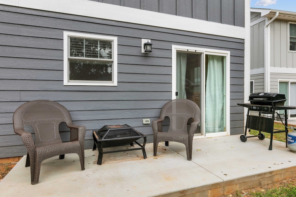 White Pine & Red Bud Buyout by Avantstay 2 Home Buyout Sleeps 16!