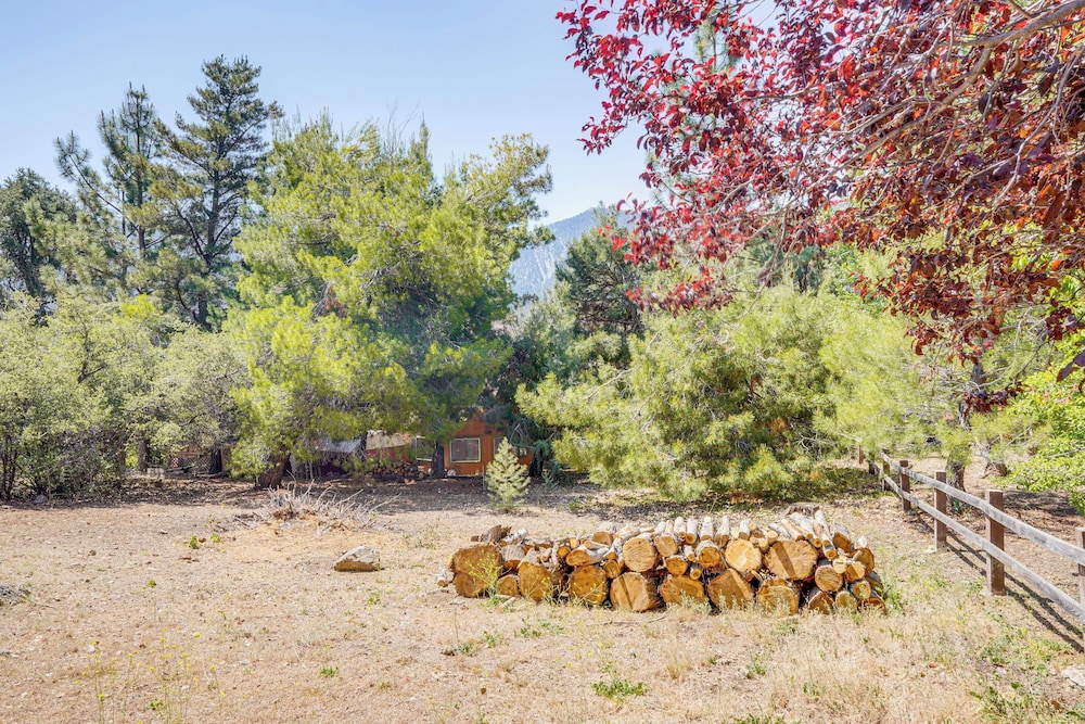 Mountain-view Haven w/ Deck in Pine Mountain Club