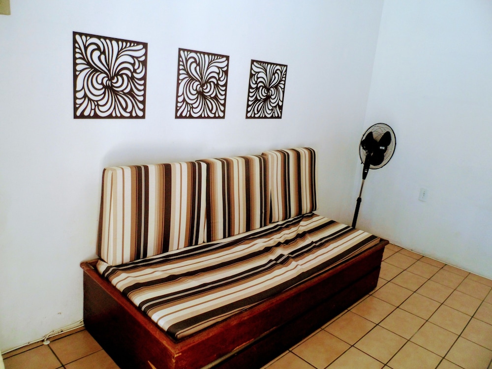 Ingleses Residence