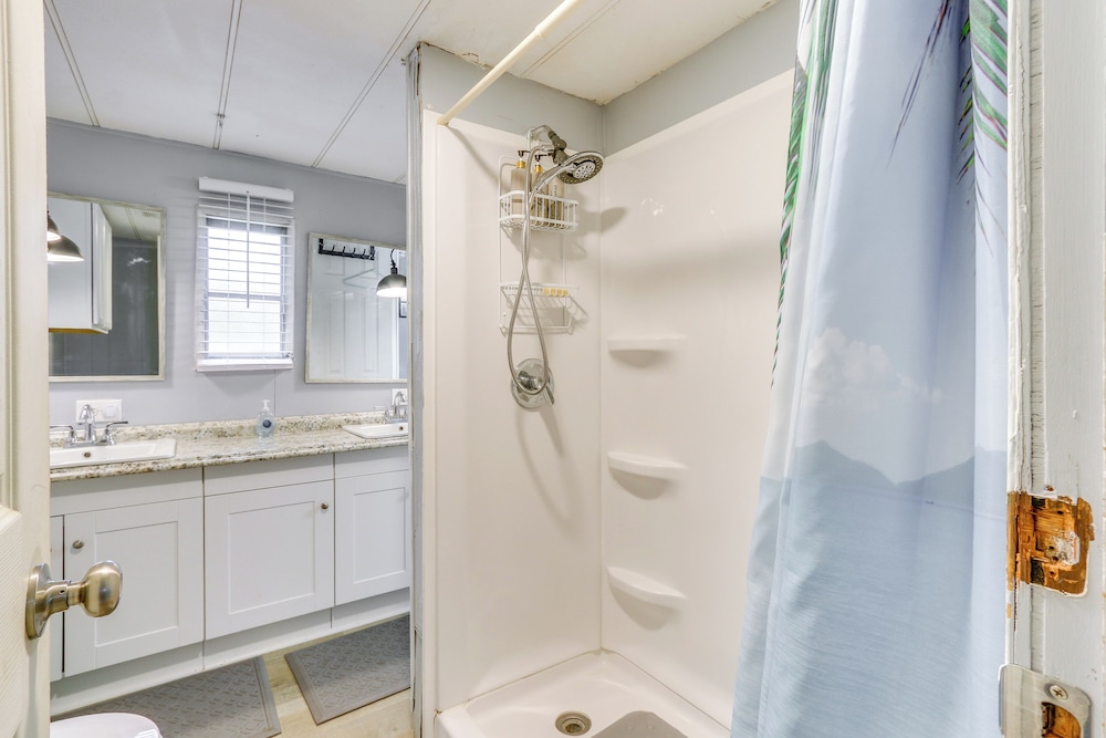1 Mi to Sands Beach: Walkable Island Home w/ Yard!