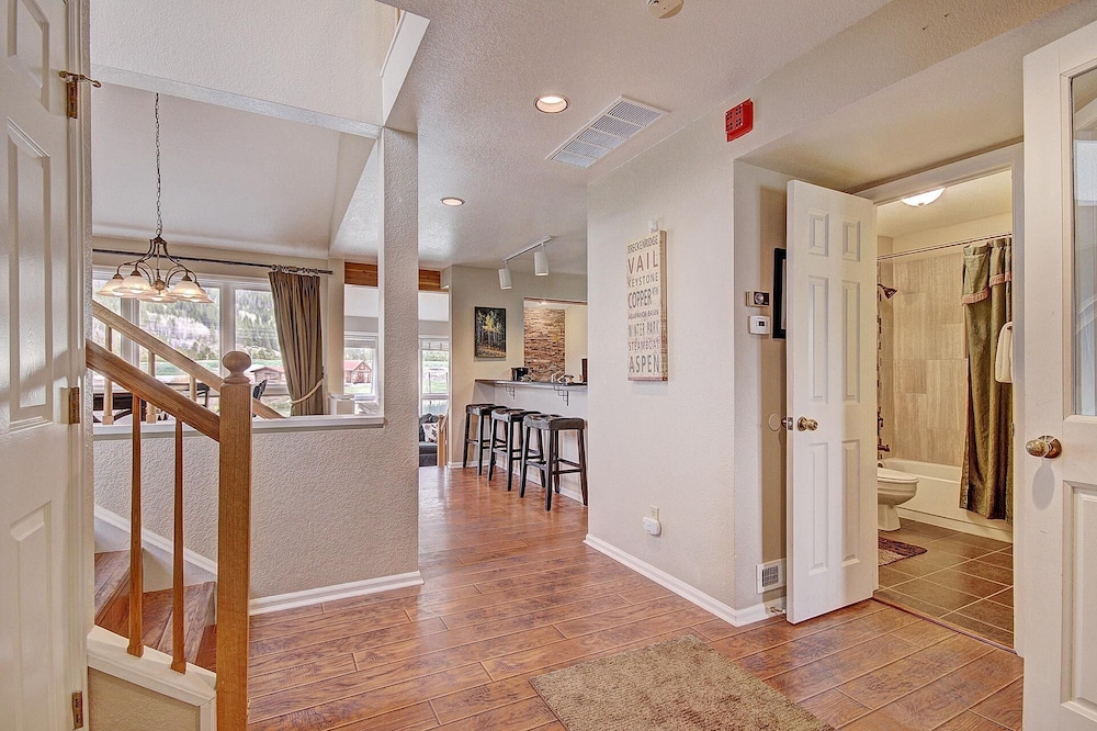Private Mountain Town home Pet Friendly with Great Views - WD12 by Redawning