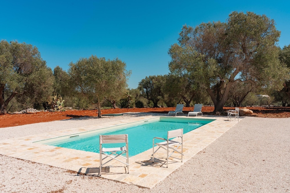 Trulli Scacciapensieri con Piscina