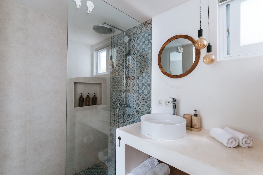 Sun & Moon Villa - Image 4