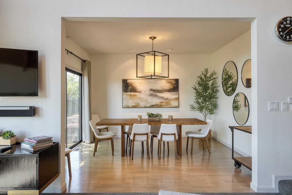 Kenwood Vista by Avantstay 7acres w/ Pool, Fire Pit, Vineyard Views