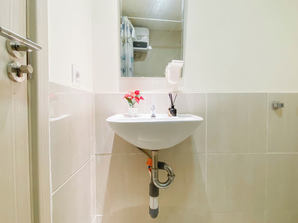 Basic 1Br With Extra Room At Meikarta Apartment
