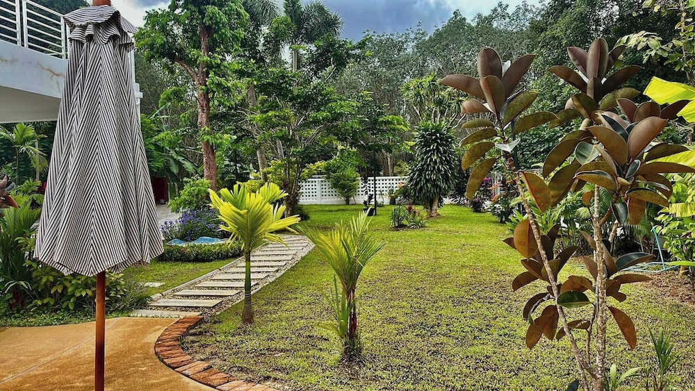 Beautiful Villa Between Jungle, sea and Mountain