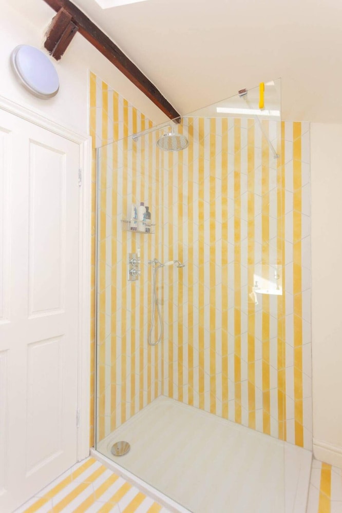 Stunning 2 Bedroom Apartment in the Heart of Chelsea