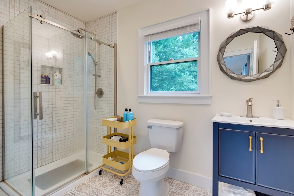 Getaway w/ Guest House - 6 Mi to Lake Glenville!