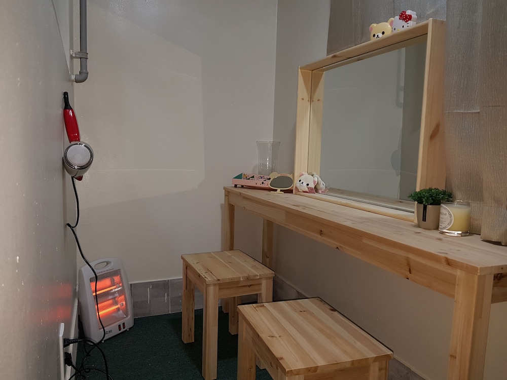 Buzz Guest House - Hostel