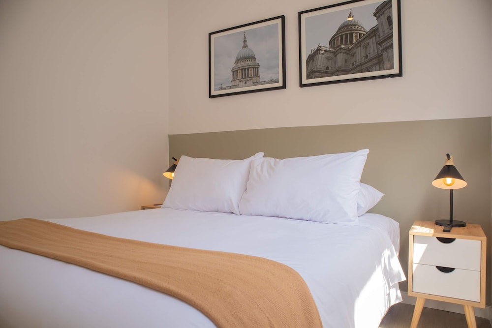 w Impressive 1BR w Terrace in Miraflores