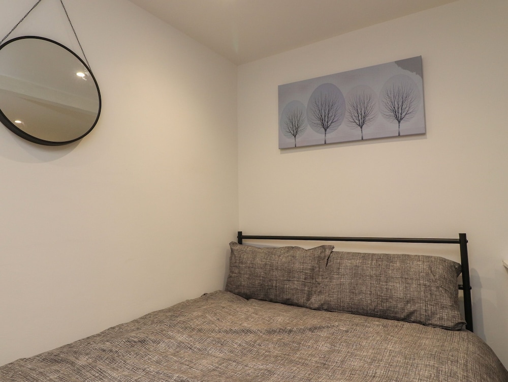 Basement Flat 43