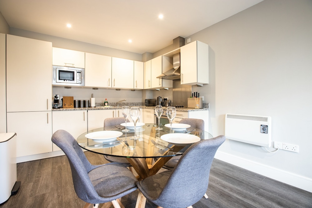 The Wren Beautiful Apartment inc parking view 4