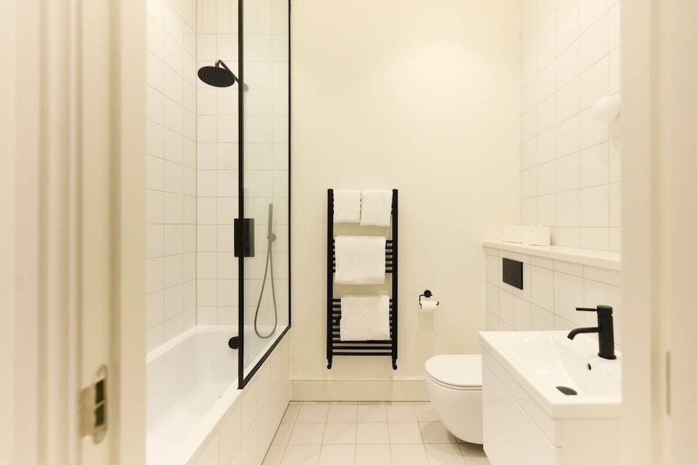 The East London Mile Place - Cosy 2bdr Flat With Balcony