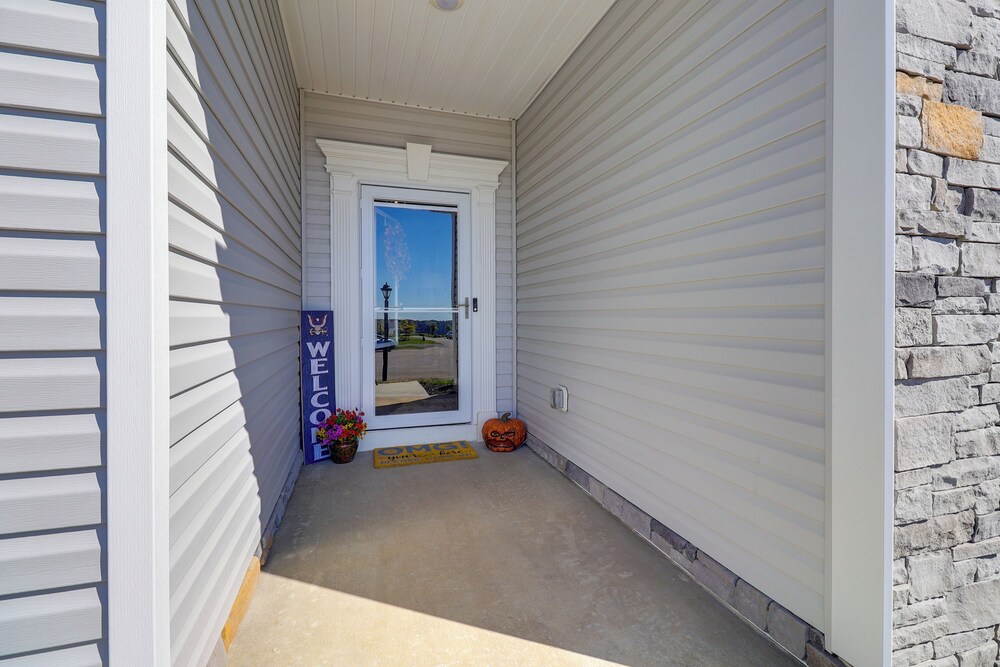 7 Mi to Boyce Park: Family Townhome in Verona!
