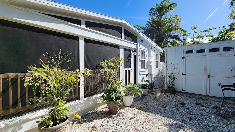 2404 Ave B 2 Bedroom Cottage by RedAwning