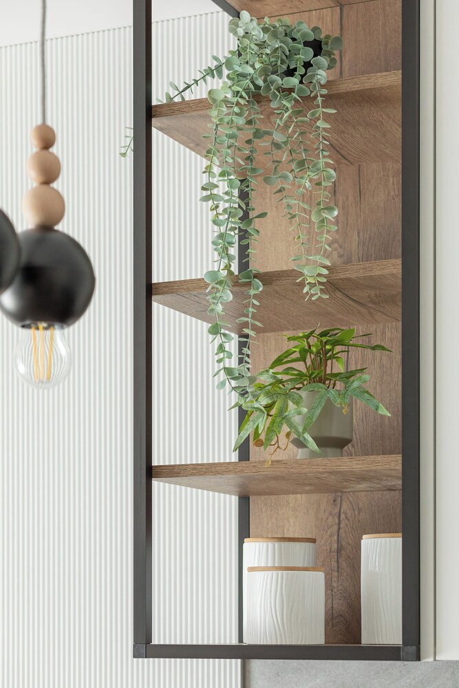 Apartment With Parking by Renters