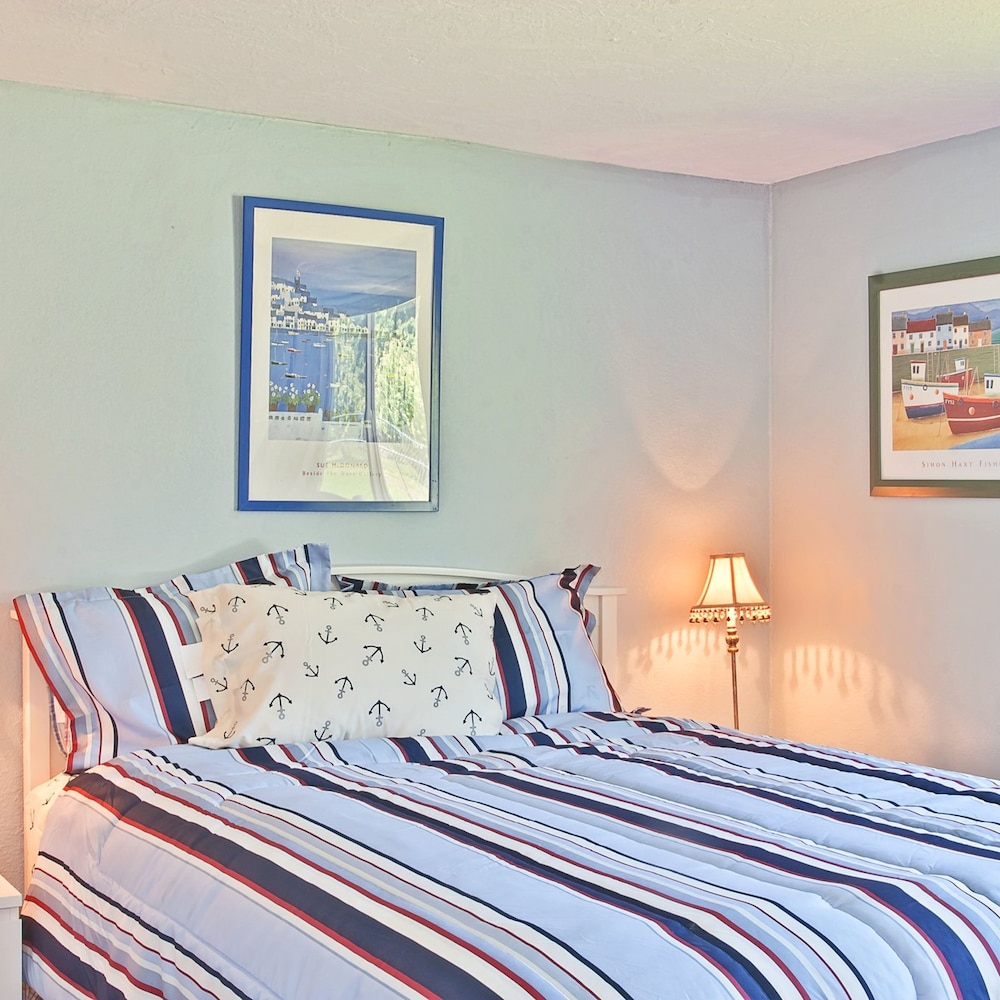 Ten Pines Cottage in Hoquiam