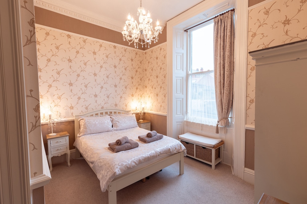 Luxury Nautical Apartment Central Free Parking view 3