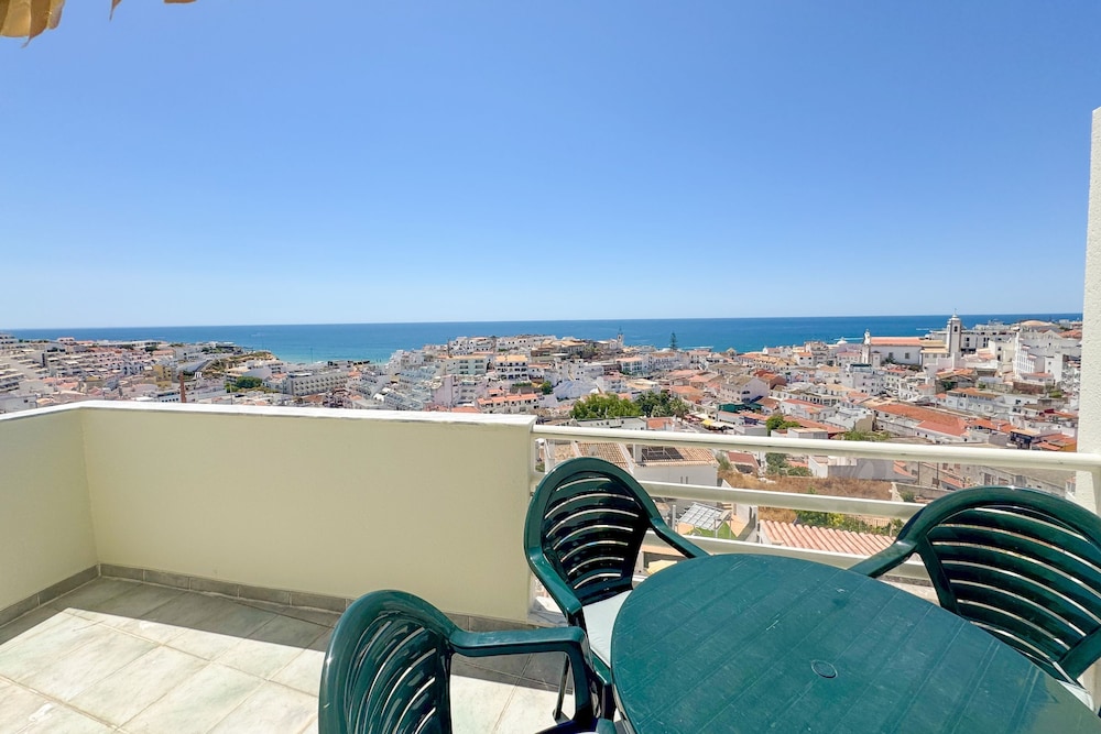 Central Old Town Albufeira Apartment