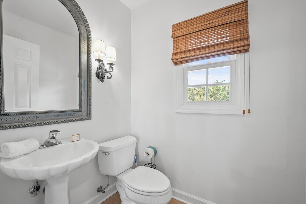 723 Seahorse Road - Newly Renovated, 5-bedroom Oceanside Home