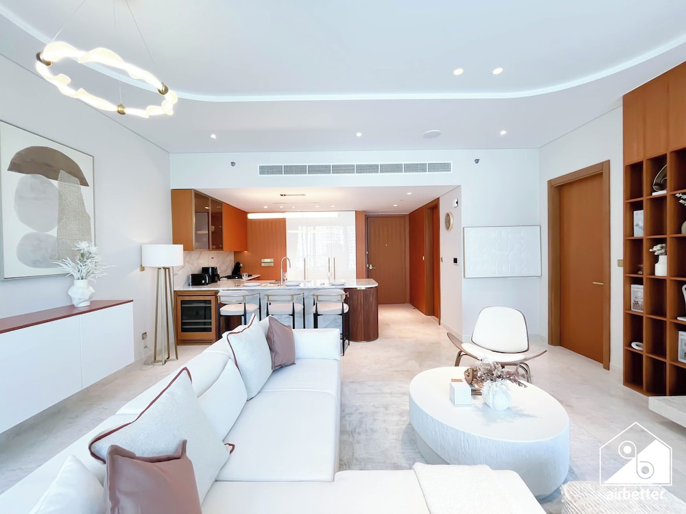 Luxury Beachfront 1BR on Palm Jumeirah & Balcony