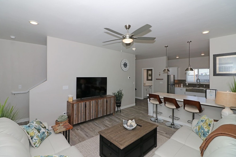 Modern Ascend 2 Bedroom Townhouse
