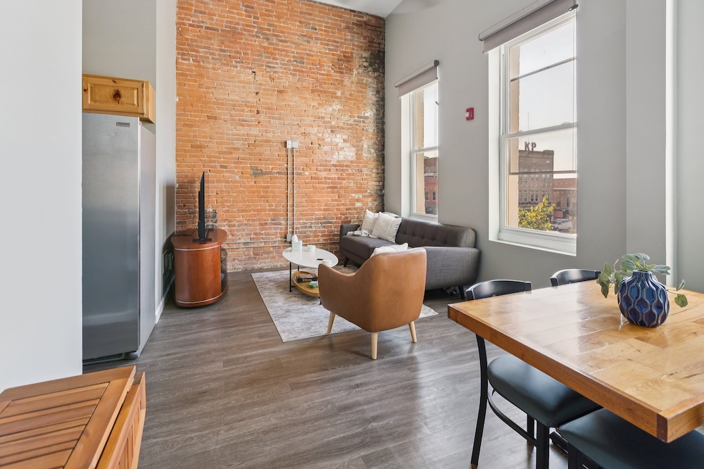 Rustic-industrial Loft With Courthouse Views 3 Bedroom Apts