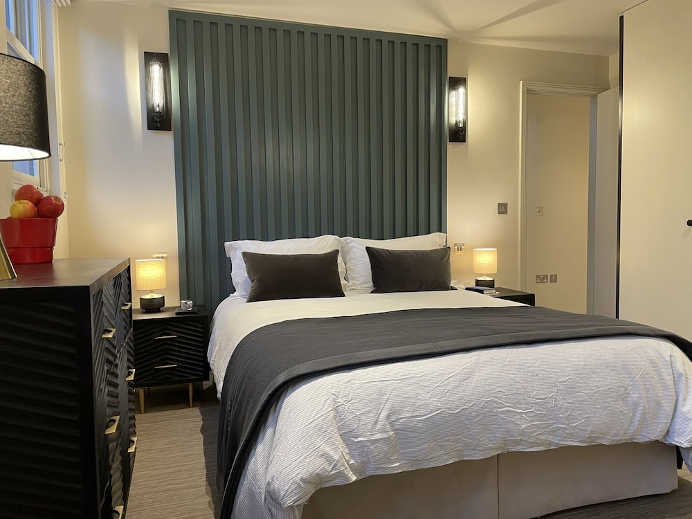 JOIVY Chic Mews house in S Kensington