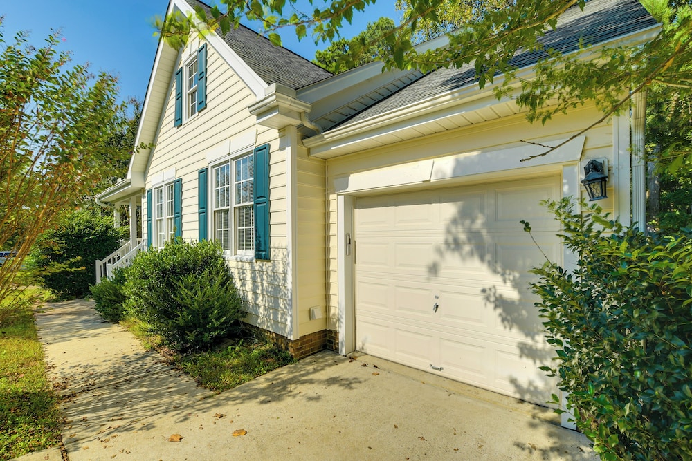Park Village Home w/ Pond: 6 Mi to Downtown Cary view 3