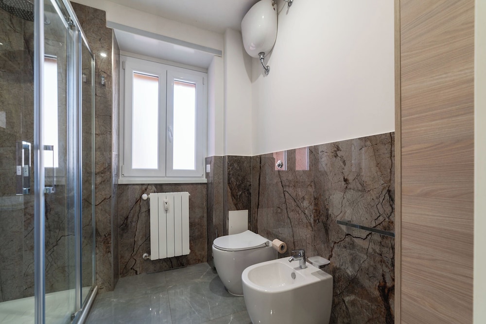 JOIVY Delightful 3-bed Flat with Balcony