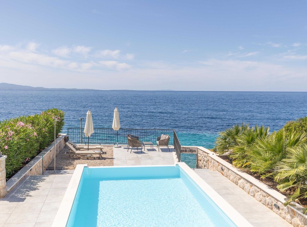 Sunlit Shores Beach Villa With Pool, Gym and Sauna