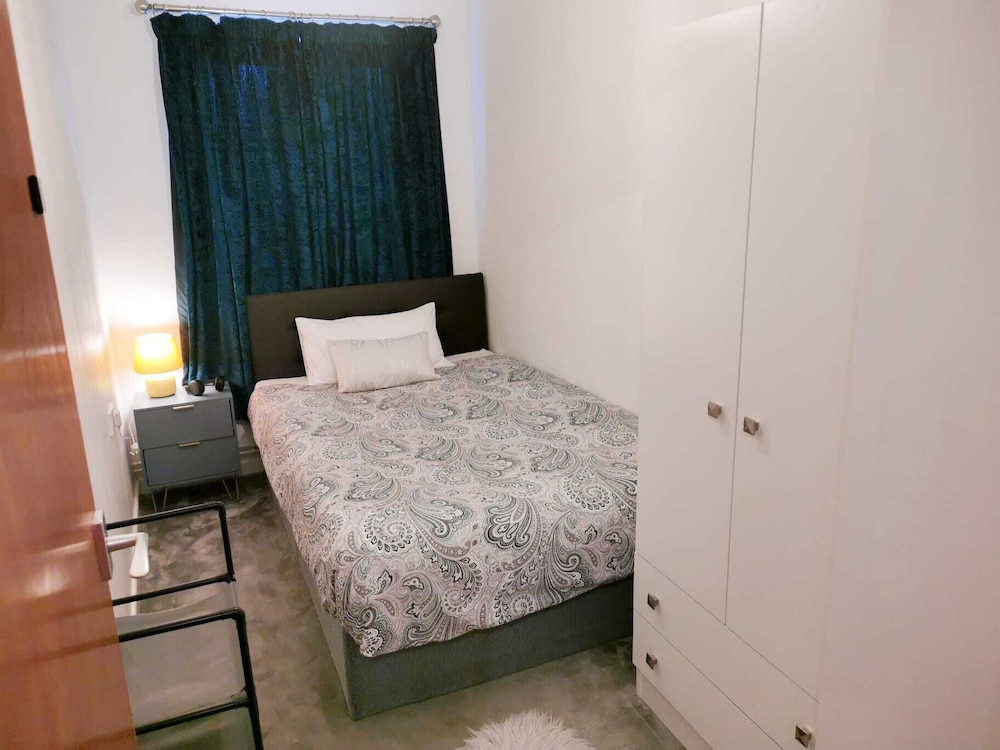 Entired Apartment Near Manchester City Centre, M15 view 5