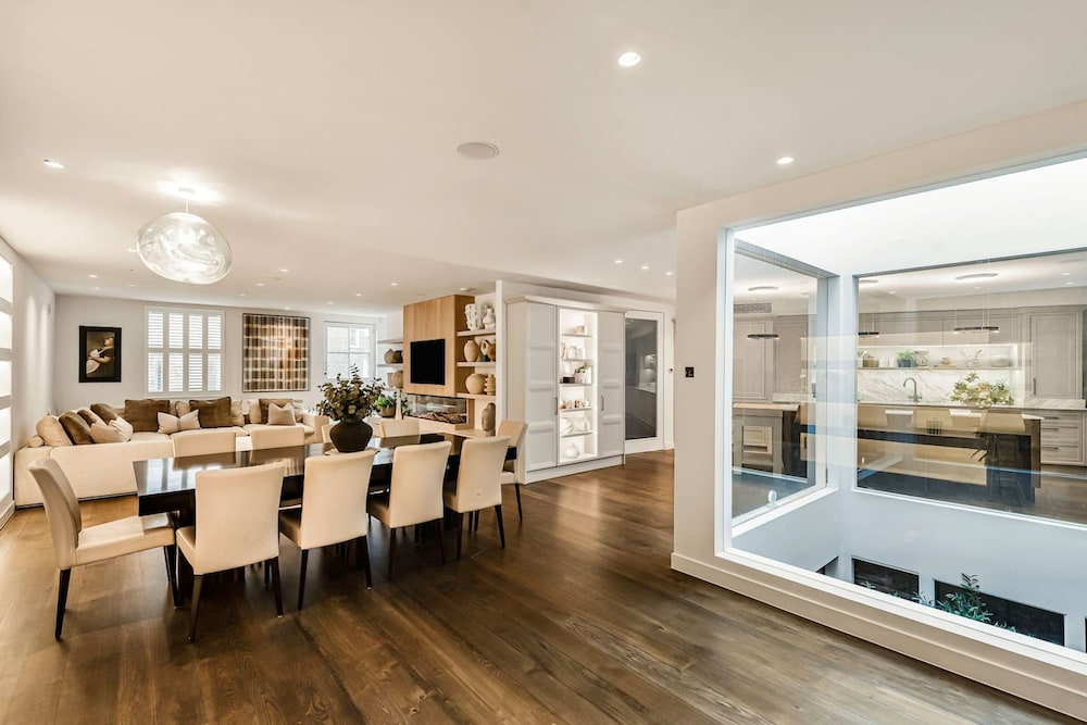 London Mews Home w Glass Atrium Terrace