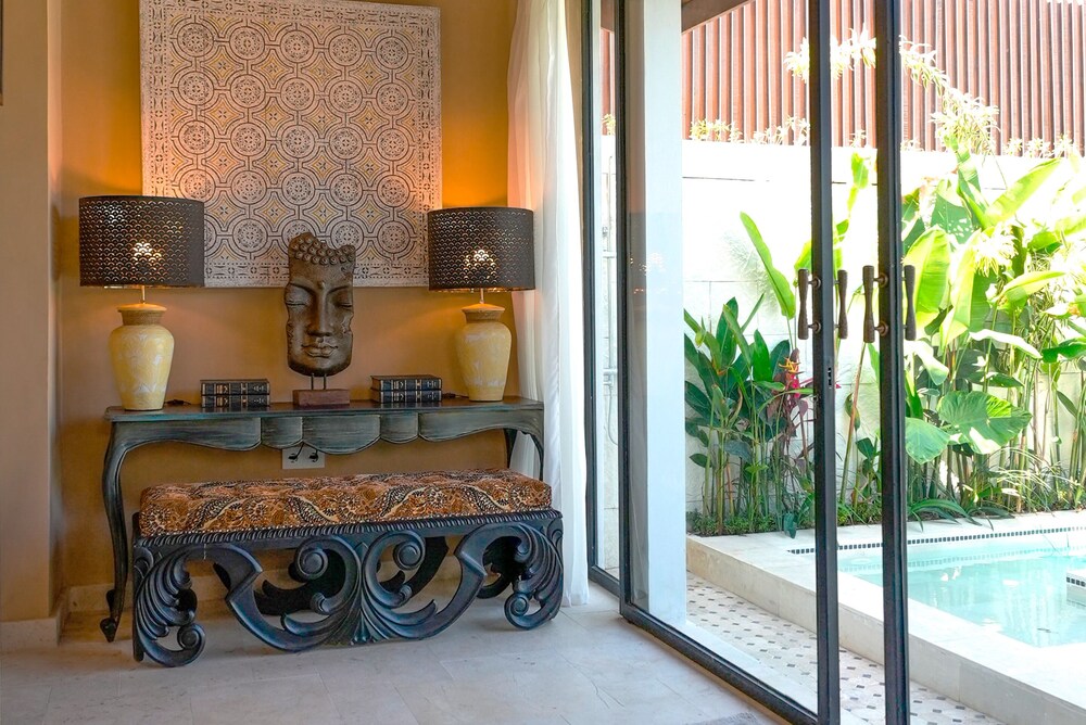 Luxurious Arakana Villa with Pool