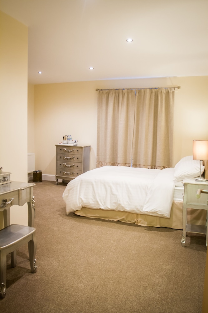 Fair Oak House Exeter Airport