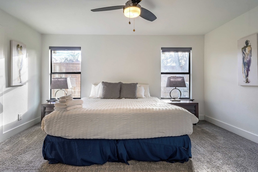 Private Yard w/ BBQ & Games, Steps to South Congress & Barton Creek Clarksburg