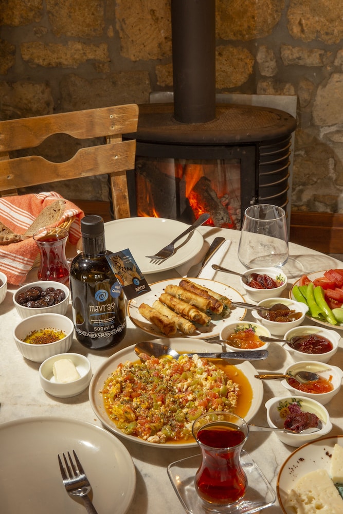 Mavras Tas Odalar